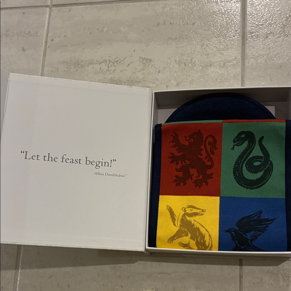 Le Creuset x Harry Potter Hogwarts Houses Potholder